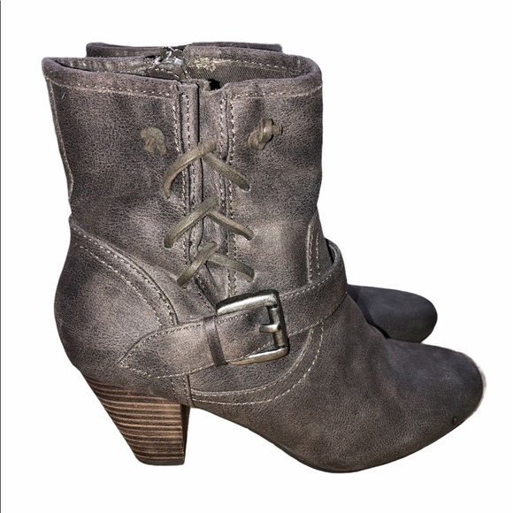 Report size 7 fun Victorian heeled buckle booties - Picture 4 of 7